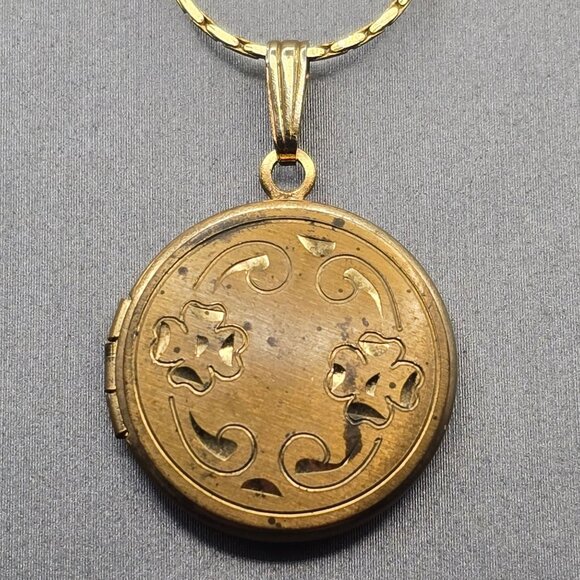 VTG Gold Tone Round Floral Locket Necklace 18" Victorian Revival Pendant - Picture 3 of 16